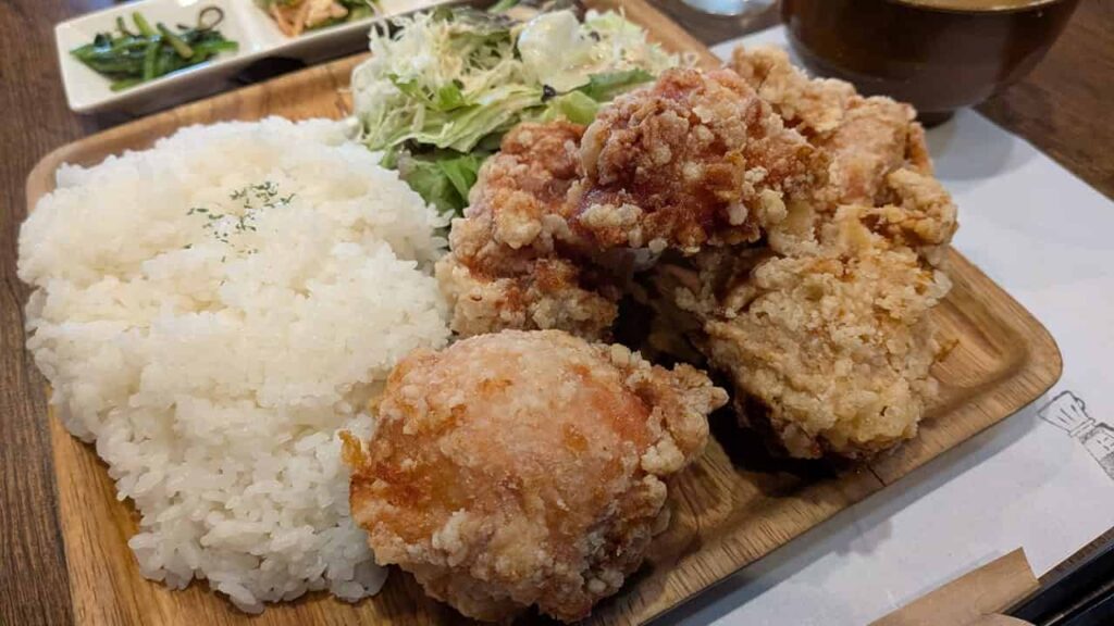 『エルミタージュ』のからあげランチ