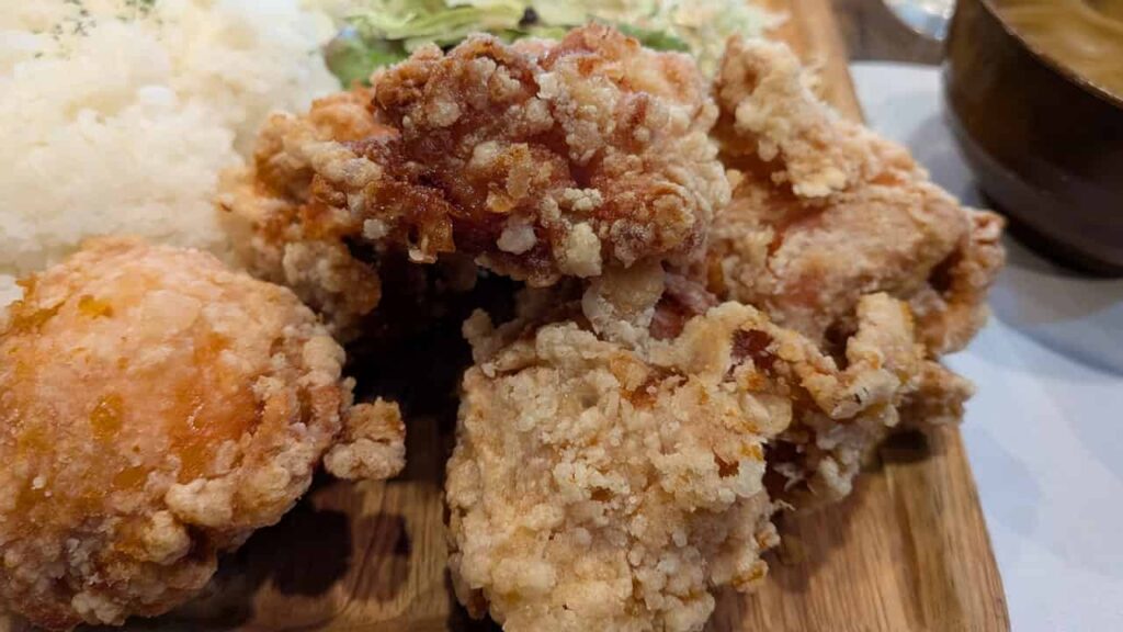 デカ盛りのからあげ