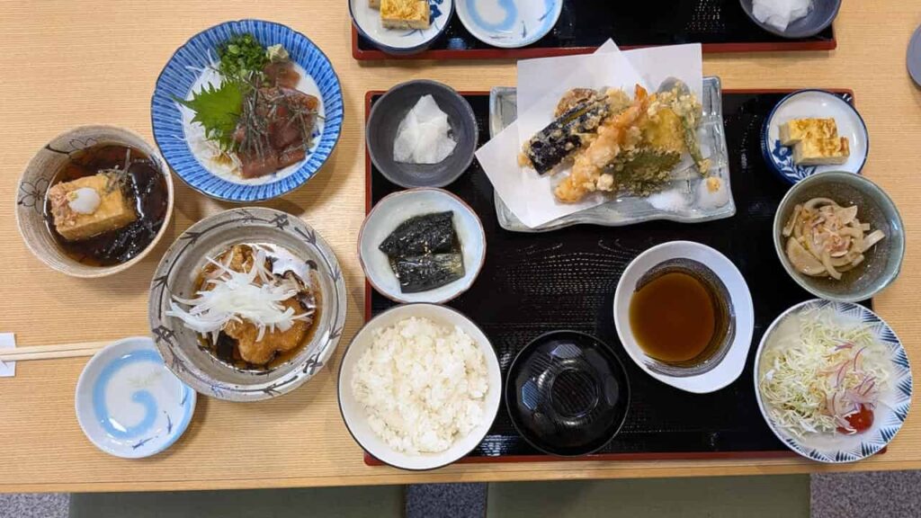 5食限定の彩り定食