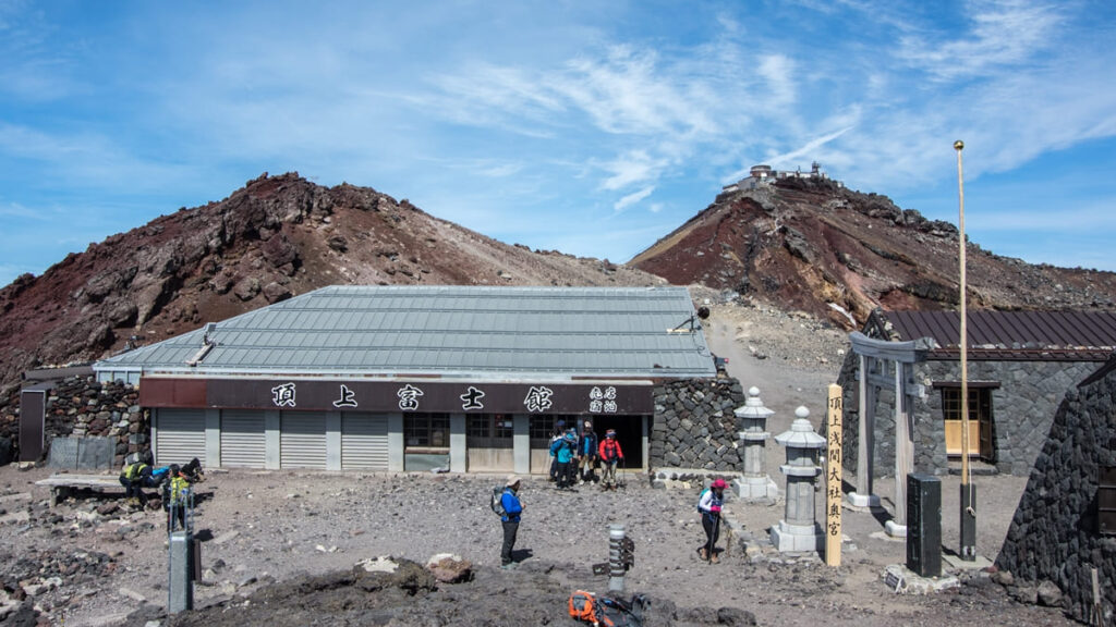 富士山富士宮口山頂の山小屋『頂上富士館』