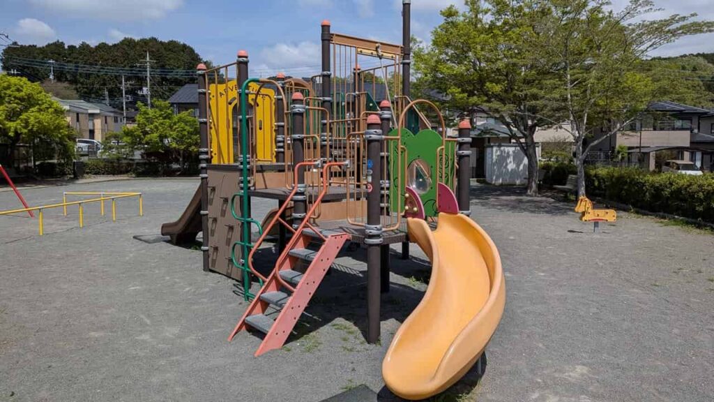 宝田公園のすべり台
