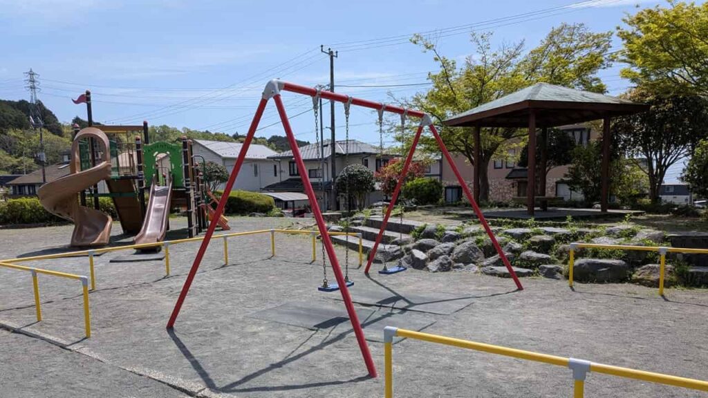 宝田公園のブランコ