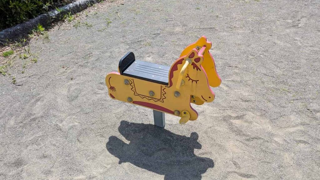 宝田公園の一人用遊具