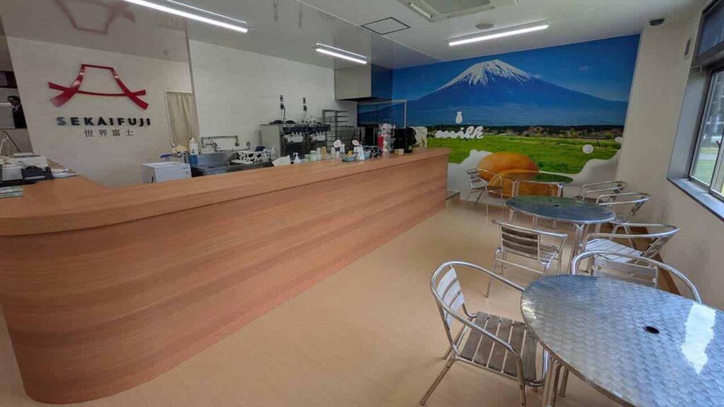 たこまんミルク菓子工房のイートインスペース