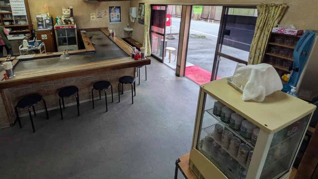 うめづの店内（カウンター席）
