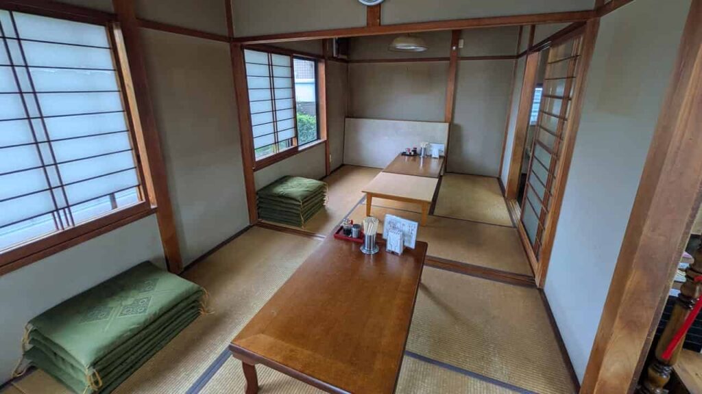 うめづの店内（座敷席）