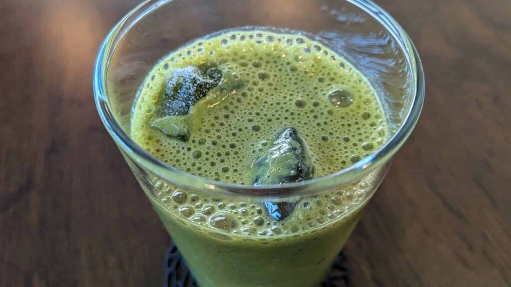 手作りの甘酒と豆乳で作ったシェイク