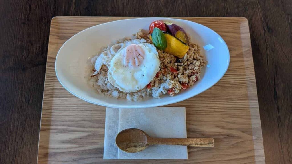 COMEの日替わりランチ(ガパオライス)