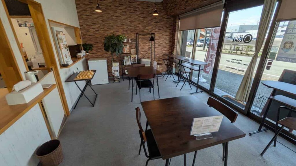COMEの店内