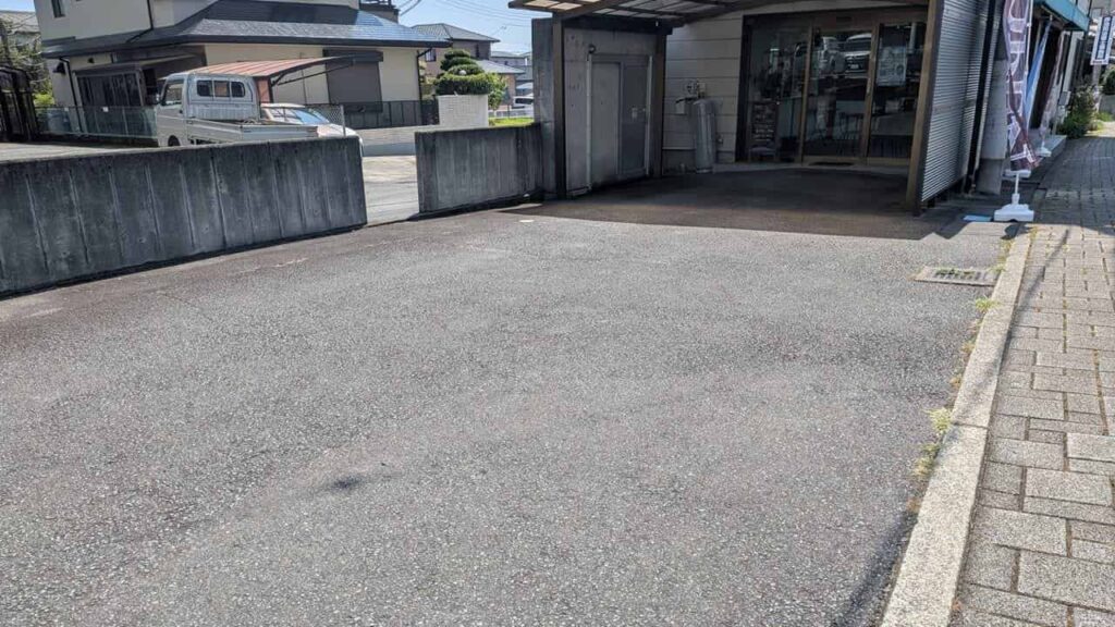 COMEの駐車場