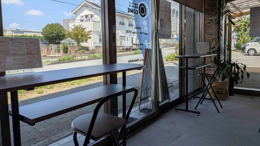 COMEの店内から見える景色