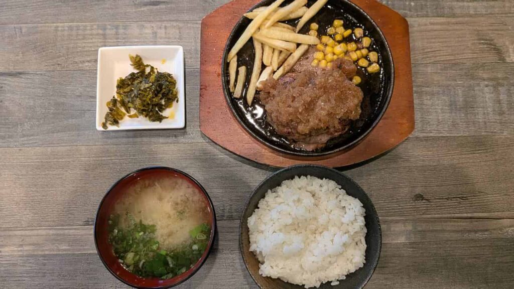 ランチのハンバーグ定食