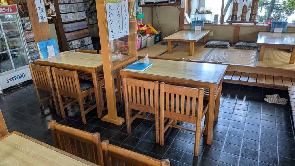岩市の店内
