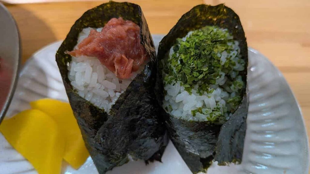 結び和の梅とあおさのおむすび