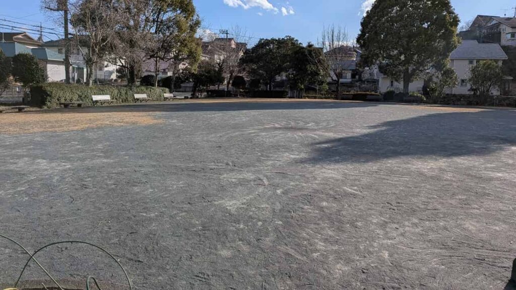 西の山中央公園のグラウンド