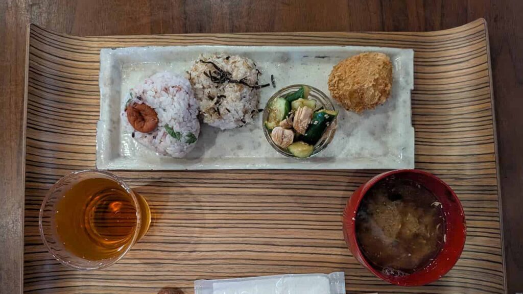 とことこのおむすびプレート