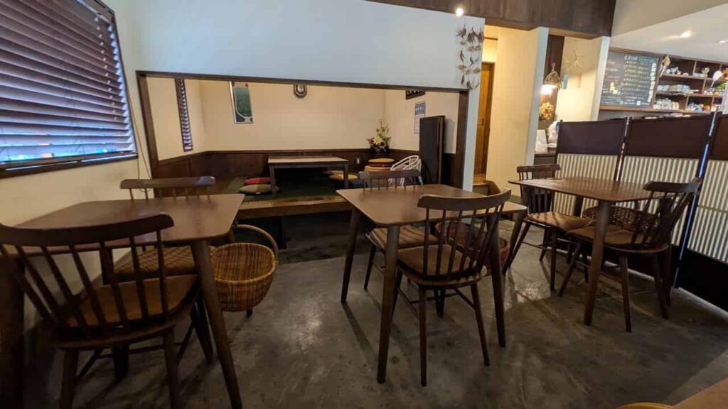 お惣菜カフェ『とことこ』の店内