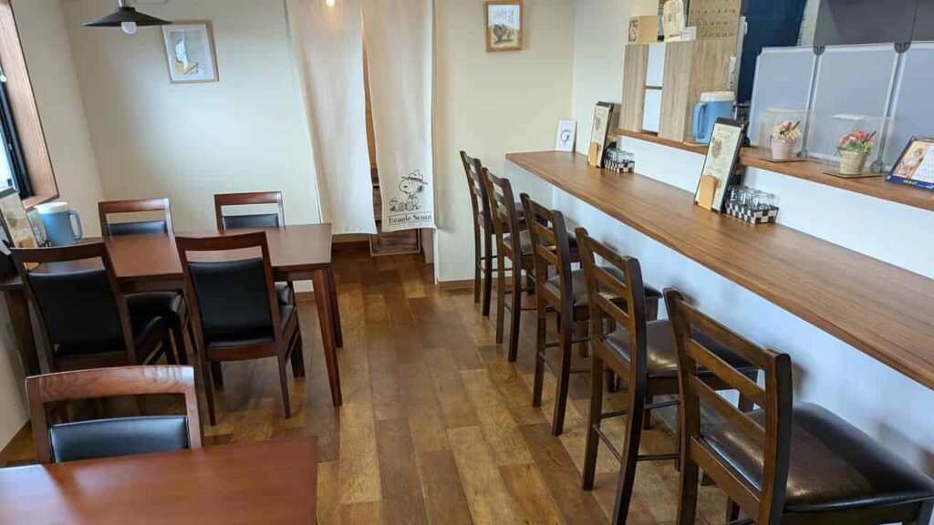 『Mihiro Cafe』のカウンター&テーブル席
