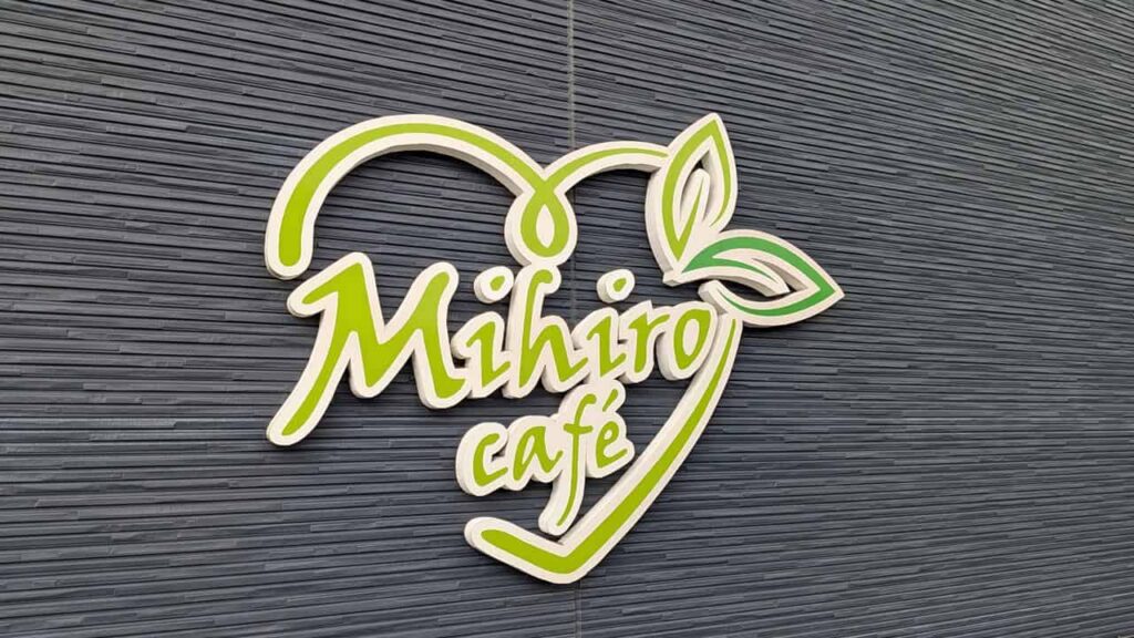 『Mihiro Cafe』のロゴ